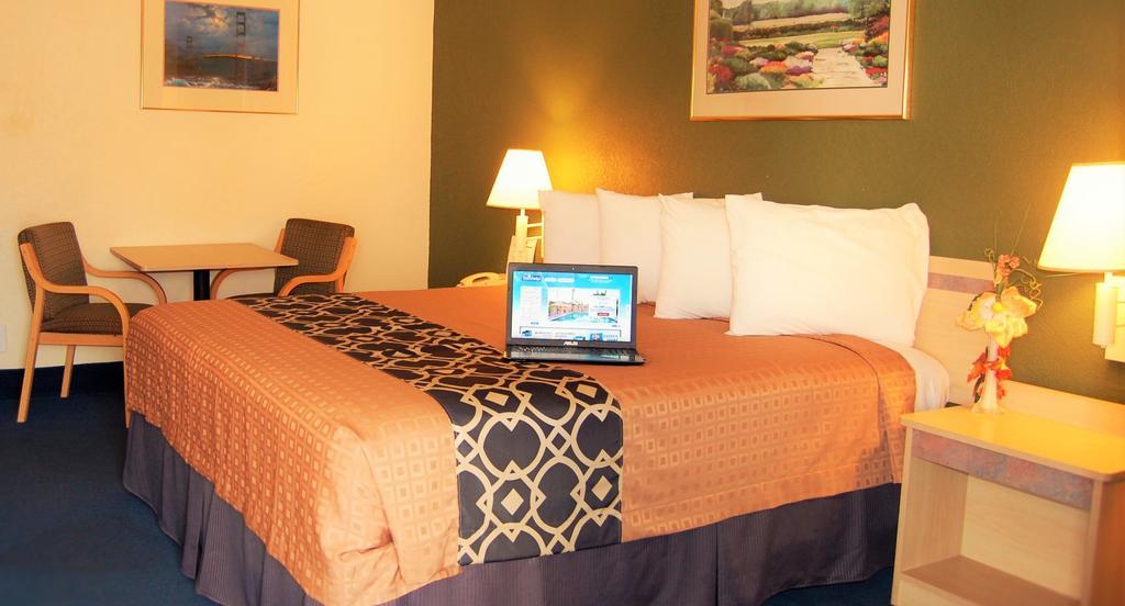 ทราเวลลอดจ์ ลอส บาโนส แคลิฟอร์เนีย Motel ลอส บานอส ภายนอก รูปภาพ